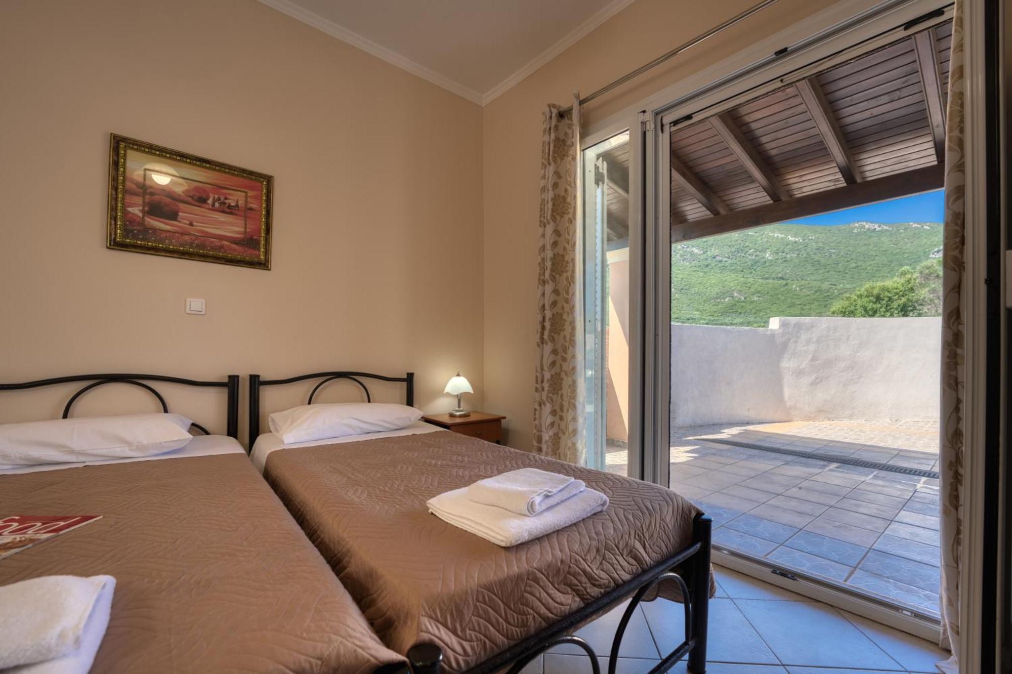Villa Angela Agios Matthaios  Luaran gambar