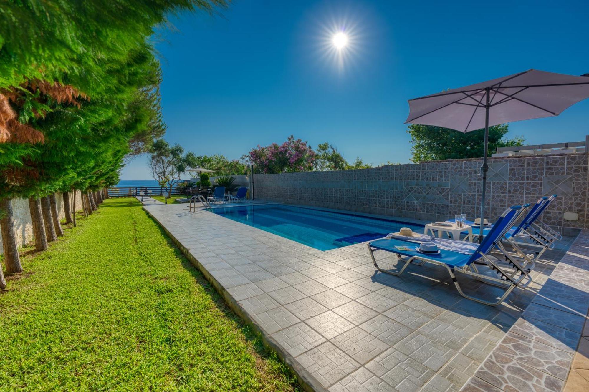 Villa Angela Agios Matthaios  Luaran gambar
