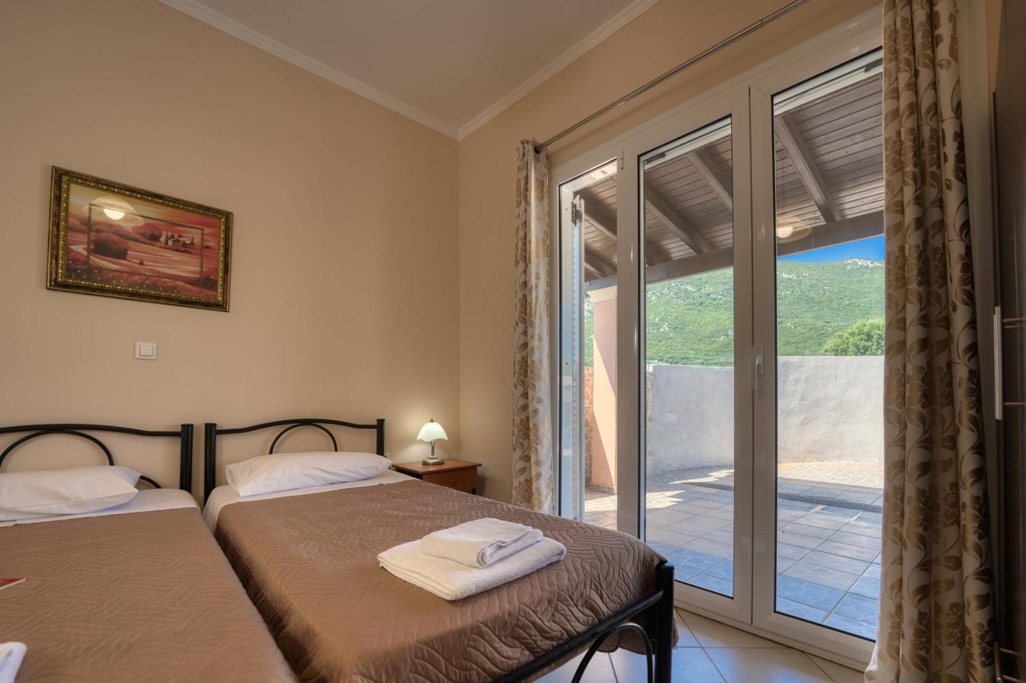 Villa Angela Agios Matthaios  Luaran gambar